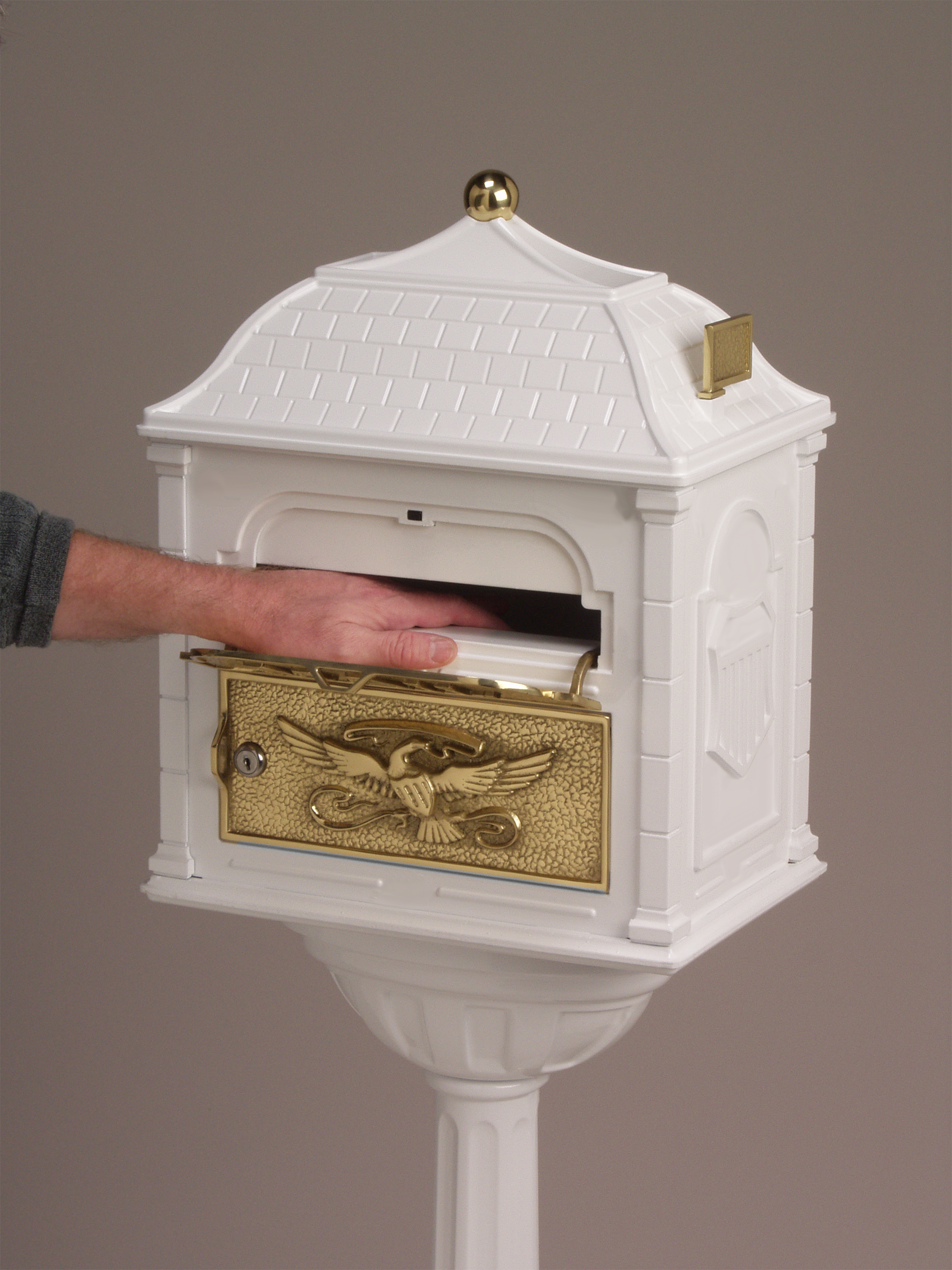 Classic Series Pedestal Mailbox